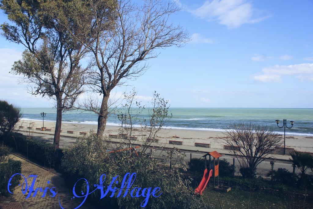 Iris Village San Sostene Екстериор снимка